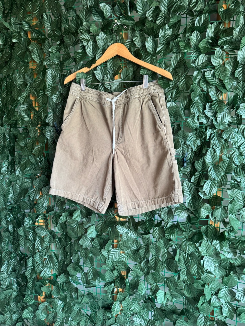 PACSUN MEN’S DRAWSTRING CARGO SHORTS IN KHAKI size M